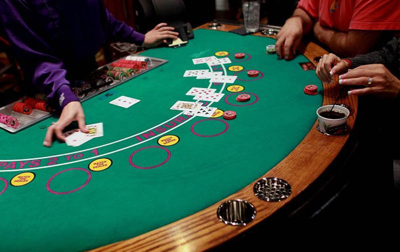 Cách giành chiến thắng một ván Blackjack cho anh em